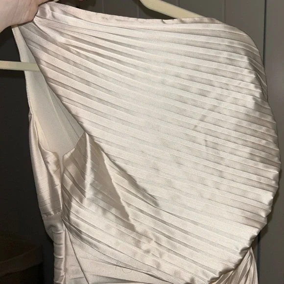 These Three Boutique cream dress new never worn size Small - Picture 6 of 8